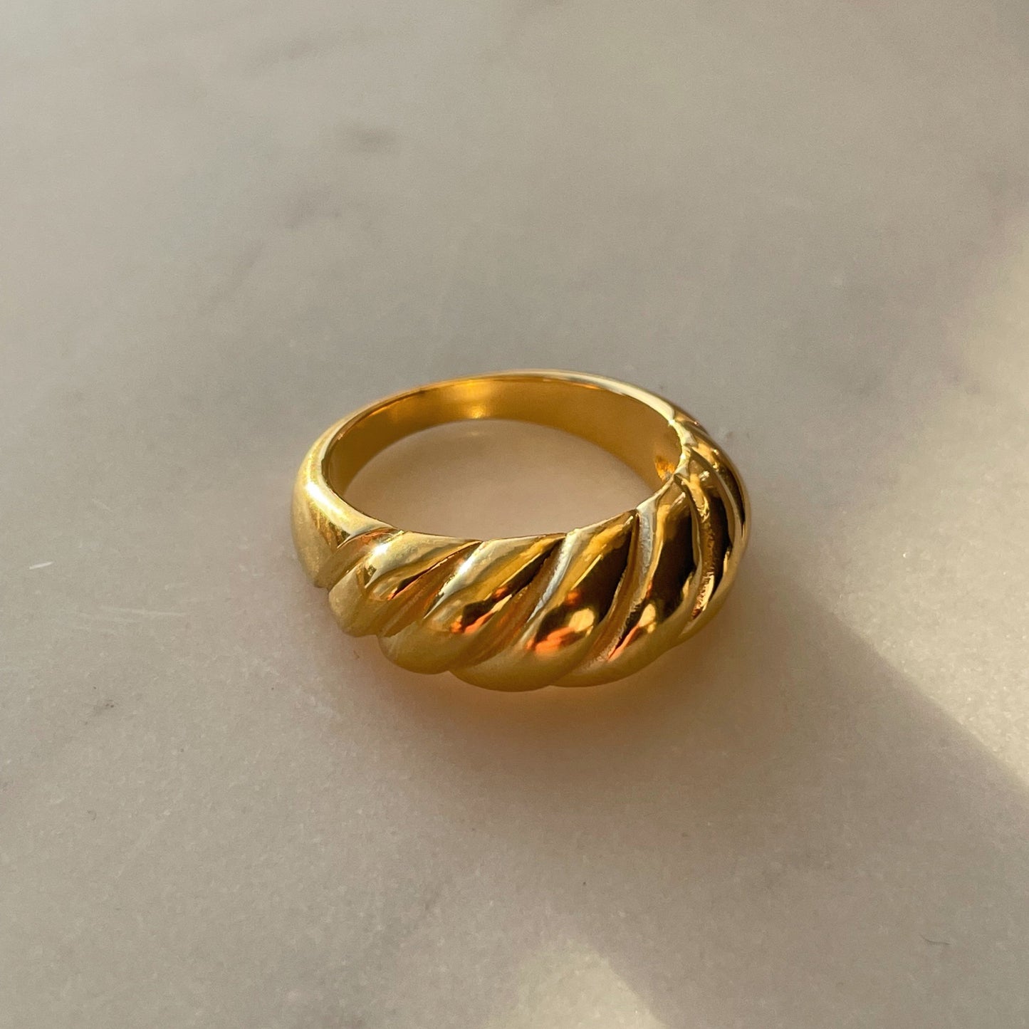 Bold and elegant Chunky Croissant Ring in 18K gold-plated stainless steel. Water-resistant, tarnish-free, and designed for timeless Parisian-inspired style.