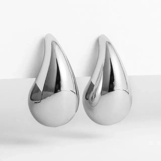 Chic and timeless drop earrings in 925 sterling silver, available in gold or silver. High-gloss polished finish with a delicate 20mm drop design for effortless elegance.