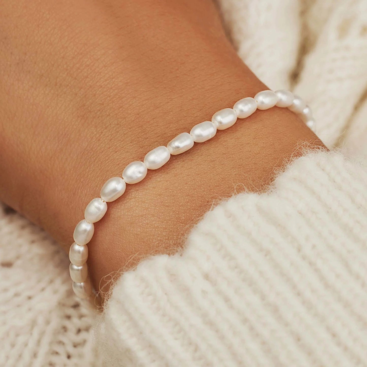  Elegant handmade freshwater pearl bracelet. Lightweight, adjustable, and hypoallergenic, perfect for layering or wearing alone for a timeless, feminine touch.